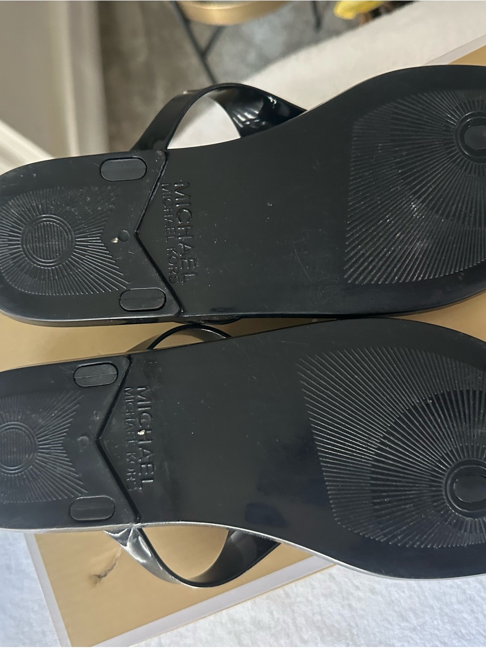 Michael Kors Lillie Glossy Black Jelly Thong Sandals Size 8 - Picture 4 of 4